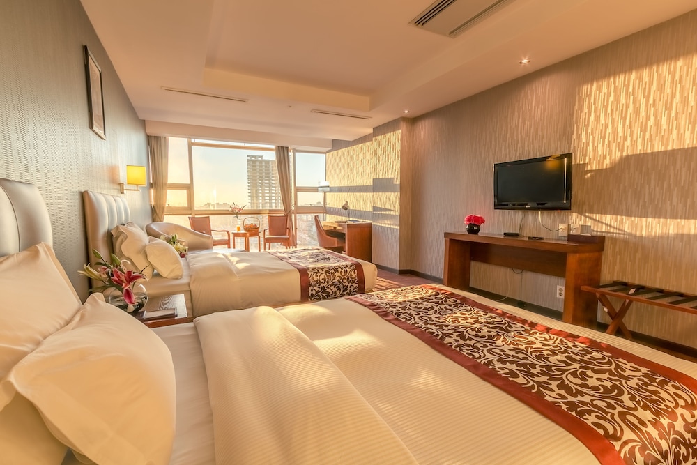 Blue Sky Hotel Tower 33/80
