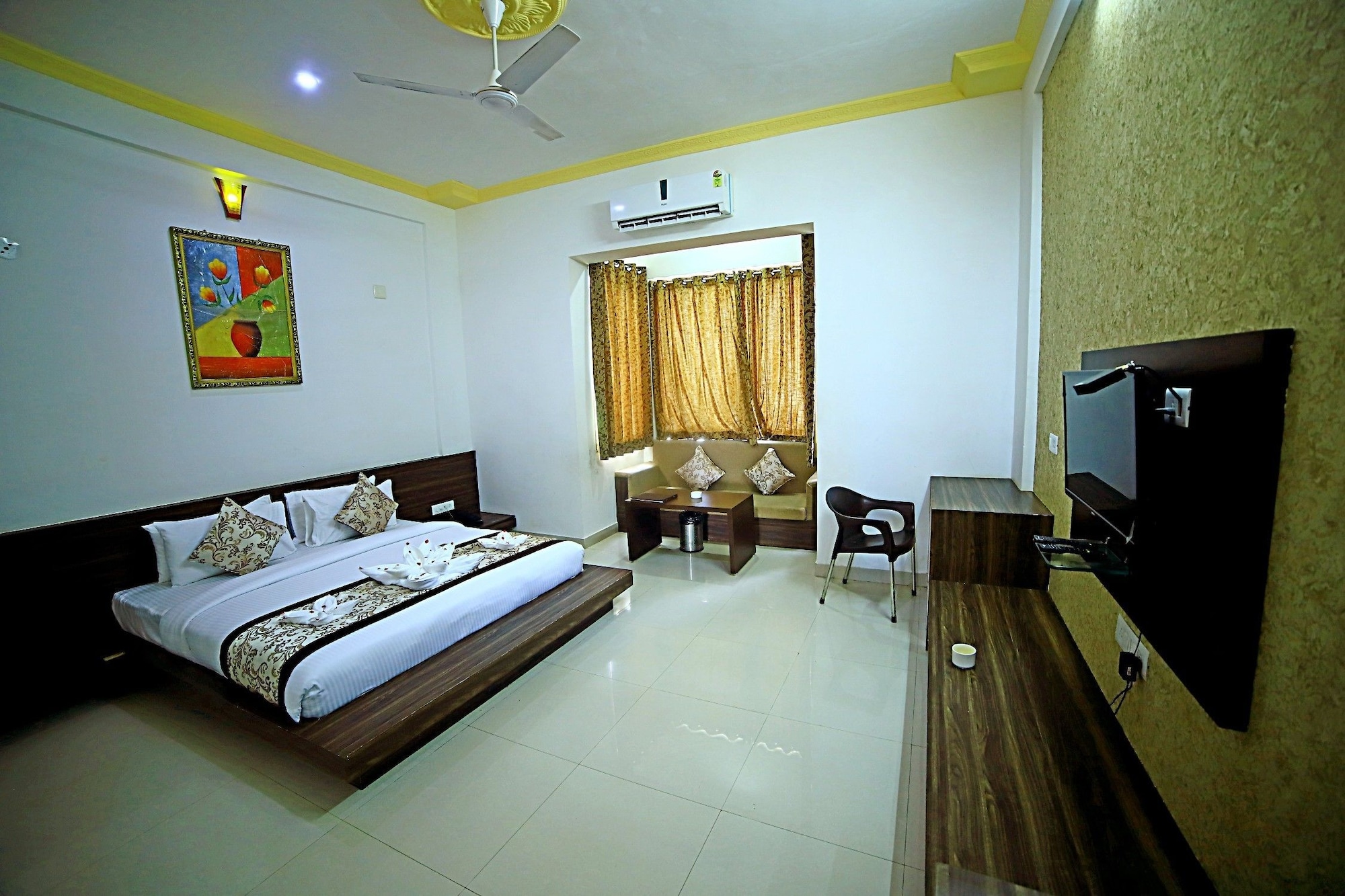 DELUXE, DOUBLE BED