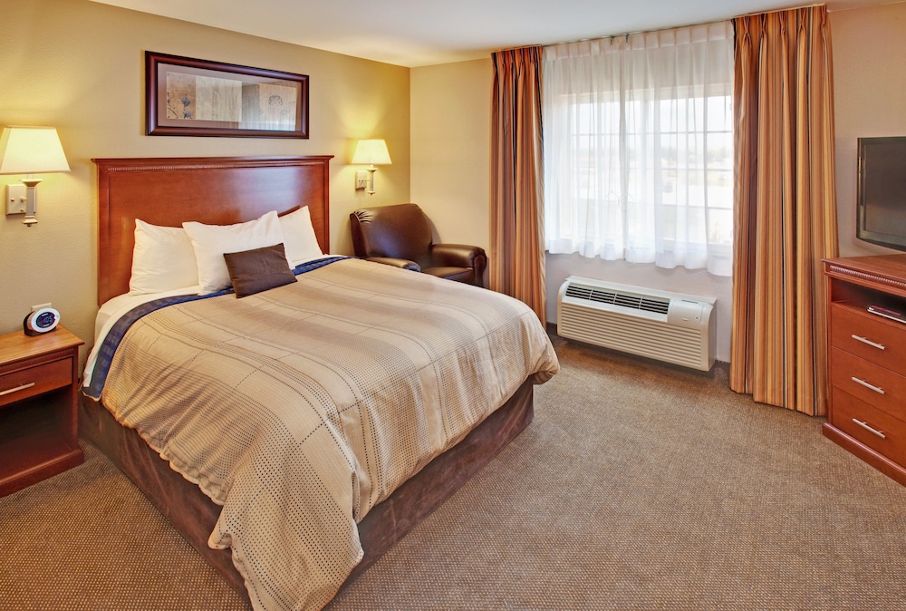 CANDLEWOOD SUITES WILLISTON 18/77