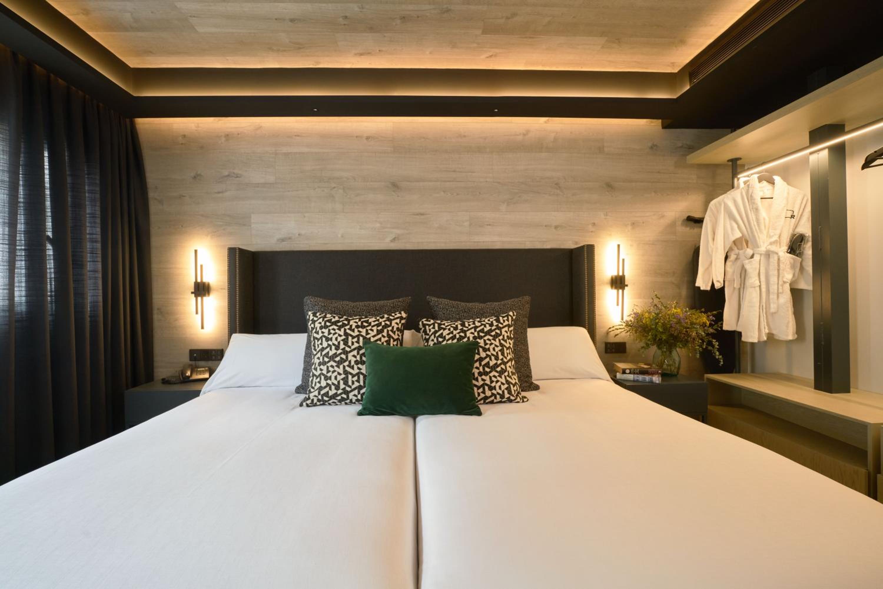 Exterior, Aduana, Superior, Double or Twin Bed, Street View