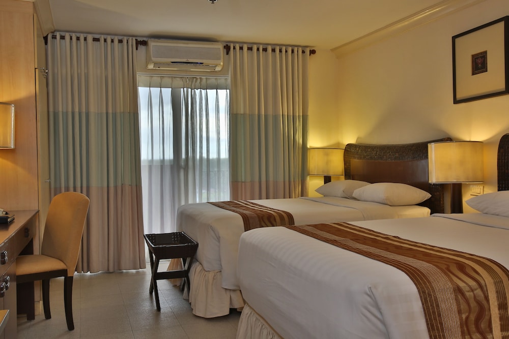 1 Bedroom, Suite, 2 Double Beds, Crown Regency Suites Mactan 2/10