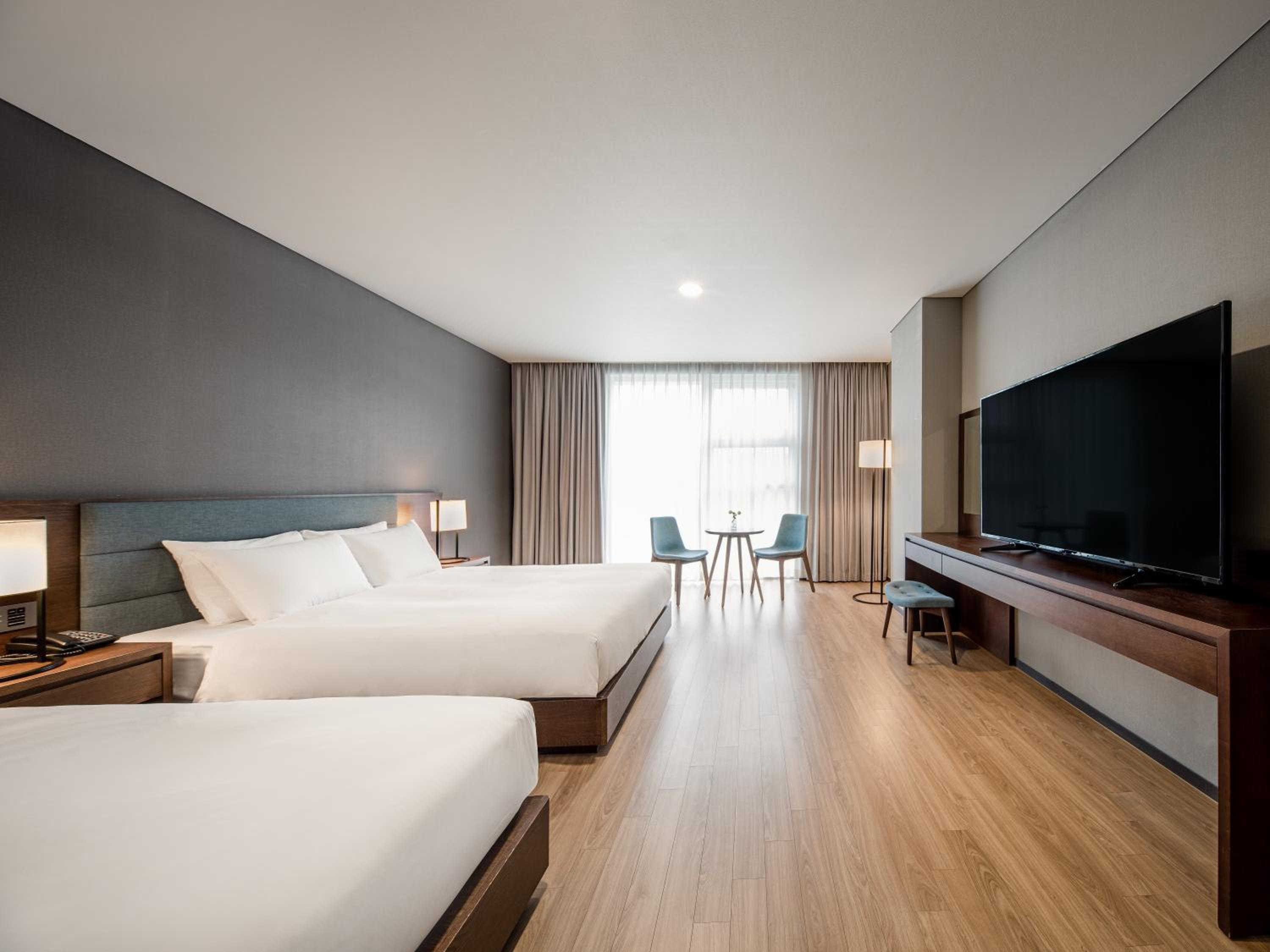 Deluxe, Twin Beds
