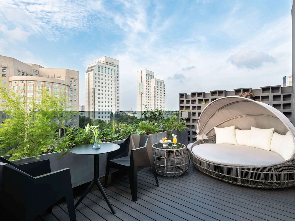 Novotel Yangzhou Slender West Lake 51/60