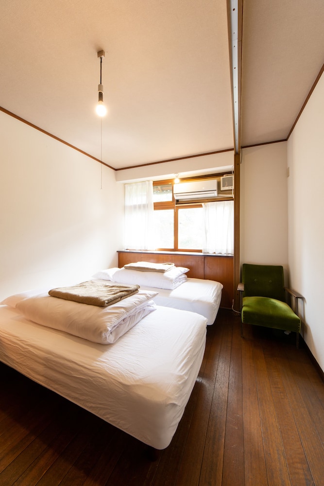 ECONOMY, TWIN BEDS