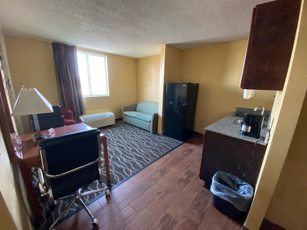 Super 8 by Wyndham Fort Wayne 50/58