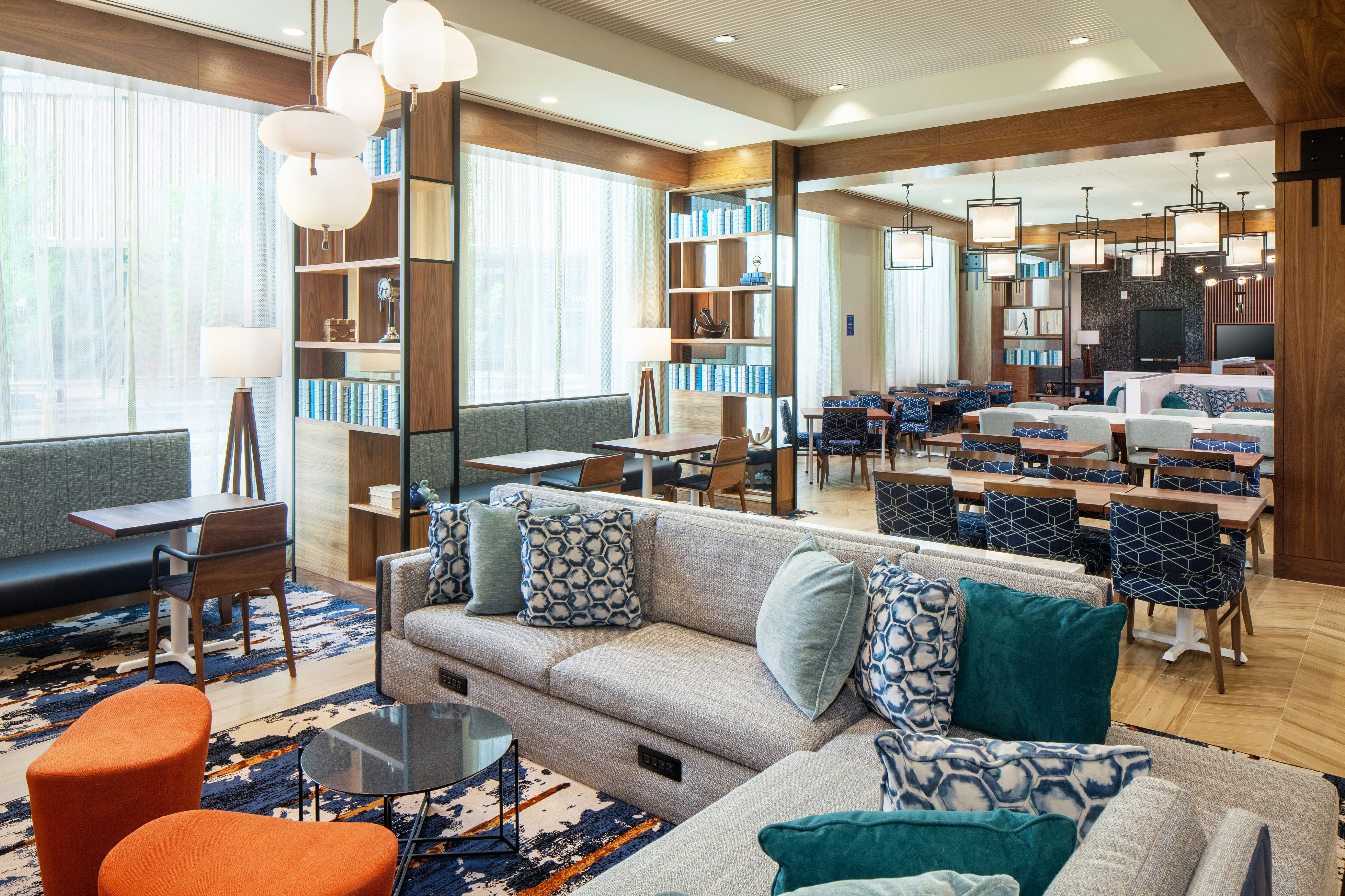 Hampton Inn Boston Seaport District 33/64