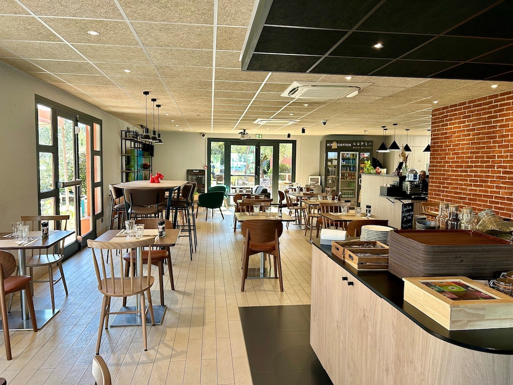 restaurant cafeteria