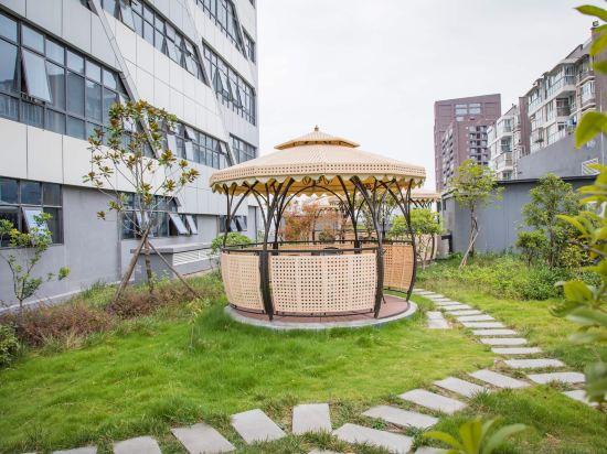 Chonpines Hotel (Guangyuan Nanhe Central Square) 31/33