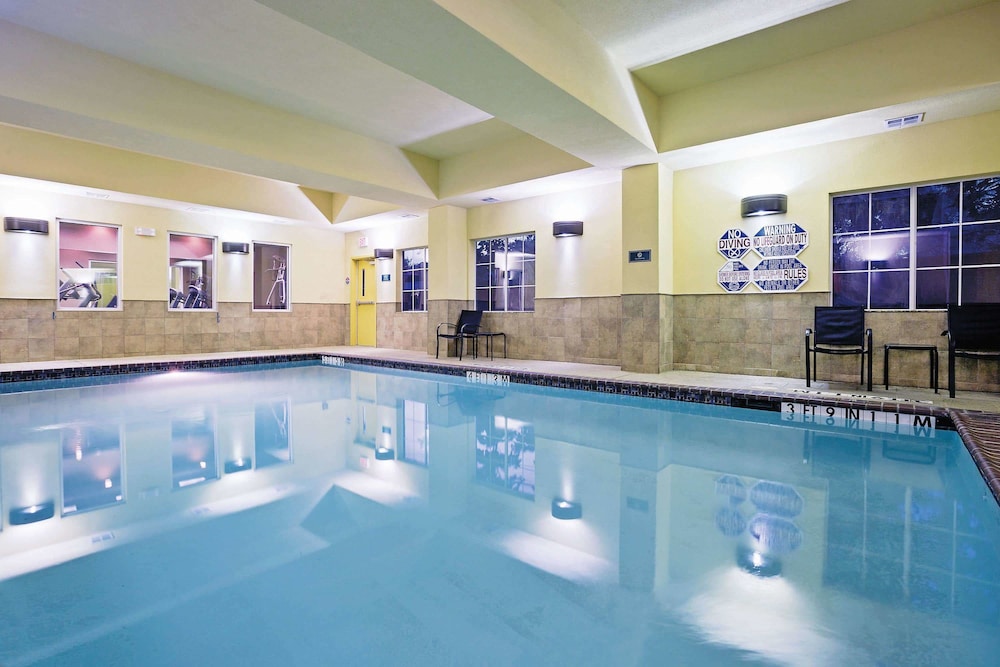 La Quinta Inn & Suites by Wyndham Fort Worth NE Mall 5/52