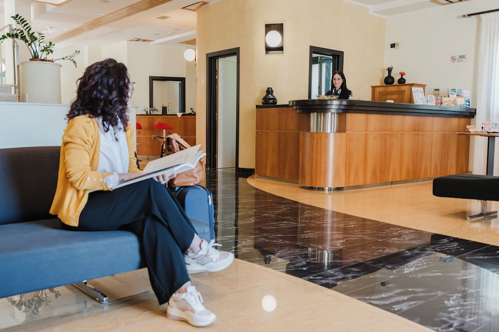 Cerri Hotel 4/49