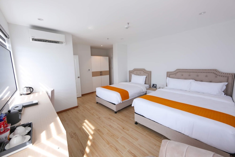 RHM Luxury Hotel And Suite 26/53