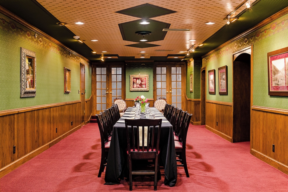 HISTORIC STRATER HOTEL 51/68