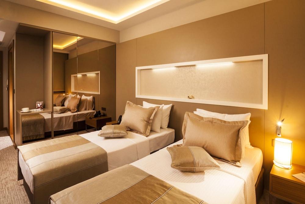 Majura Hotel 13/50