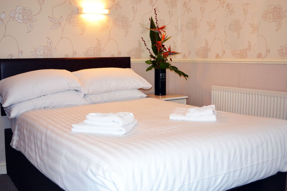 ROOM, DOUBLE BED, SMALL