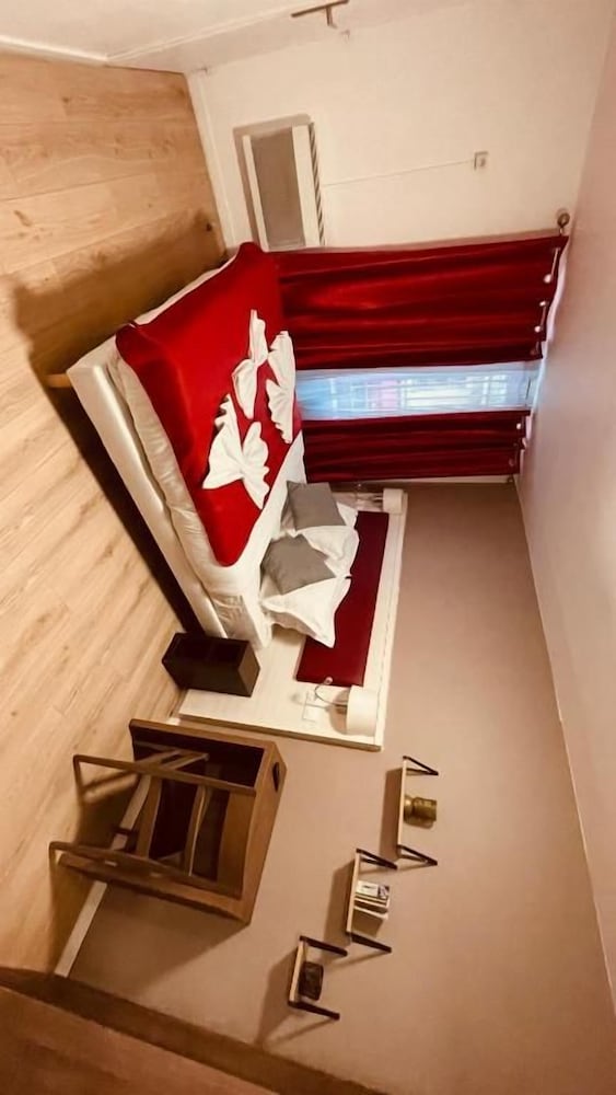Jeff Hotel 26/60