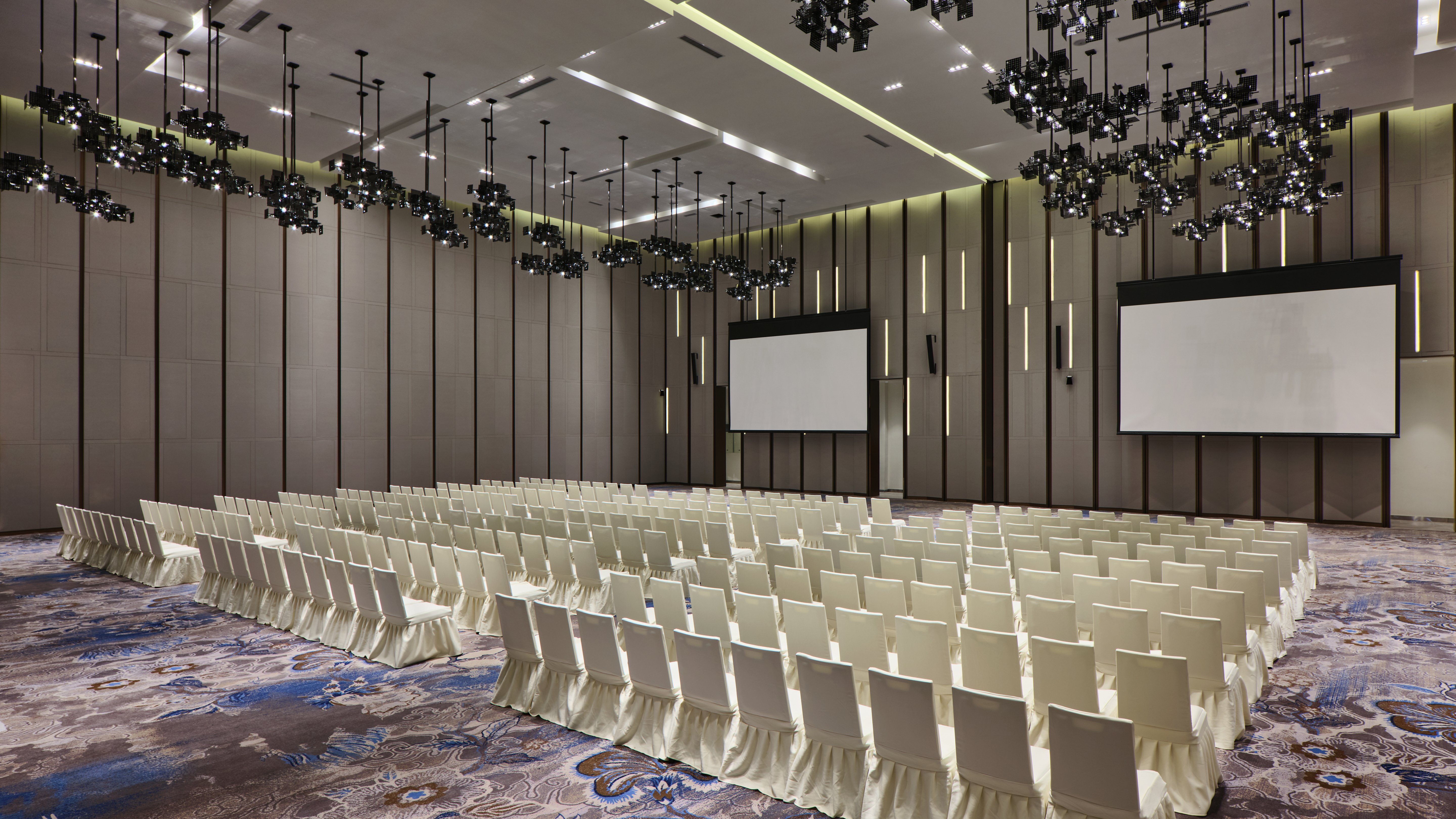 Crowne Plaza Wuhan Development Zone 73/82