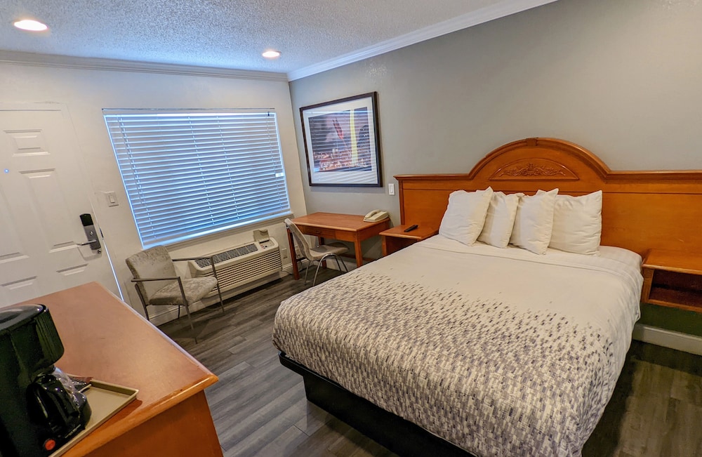 Deluxe Inn 15/50