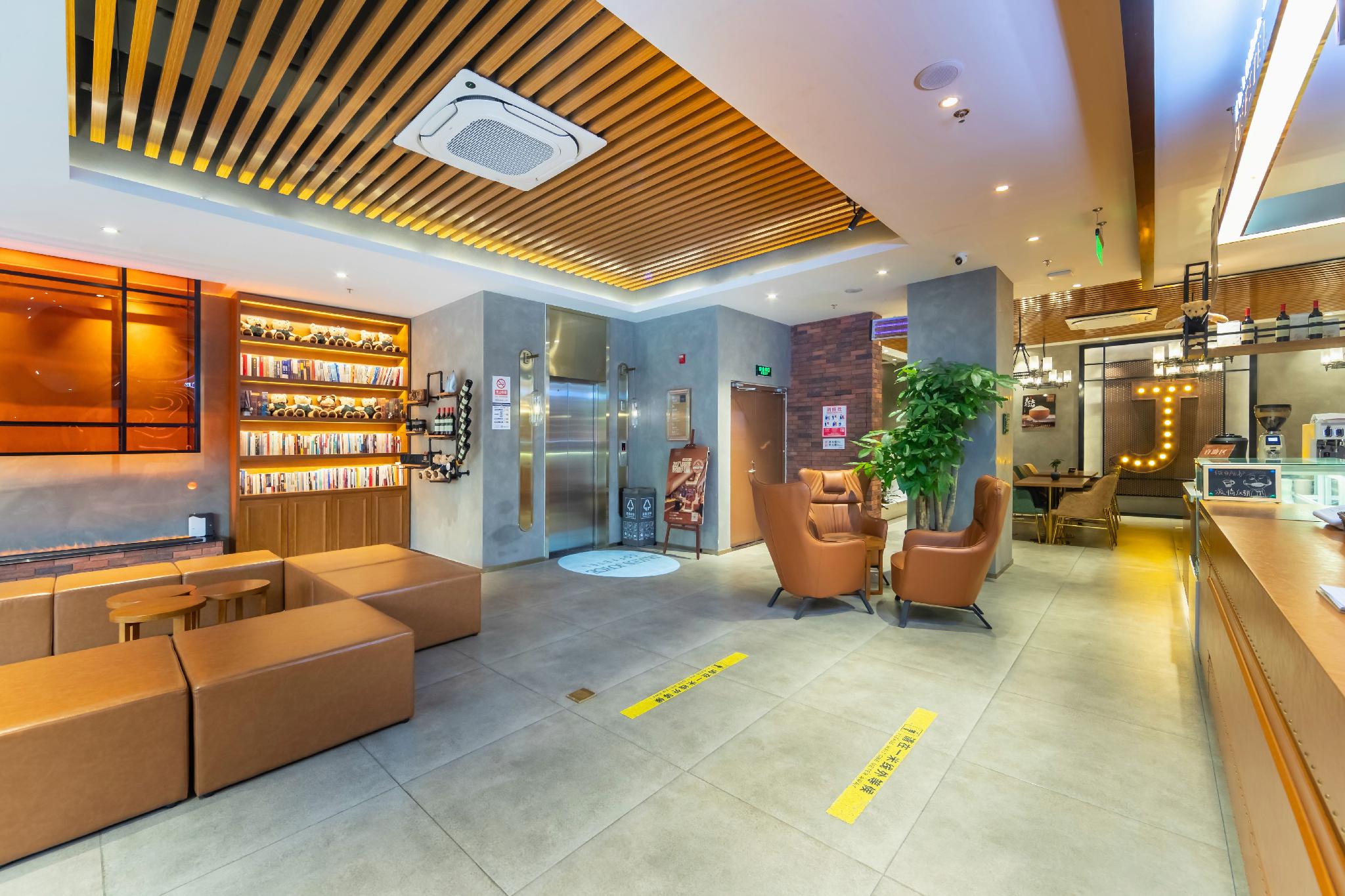 James Joyce Coffetel (Beijing Daxinghuangcun Zaoyuan Subway Station) 11/46