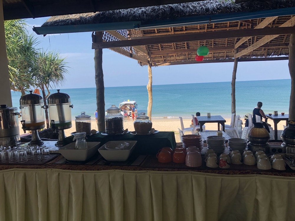 LANTA SEAFRONT RESORT 64/66