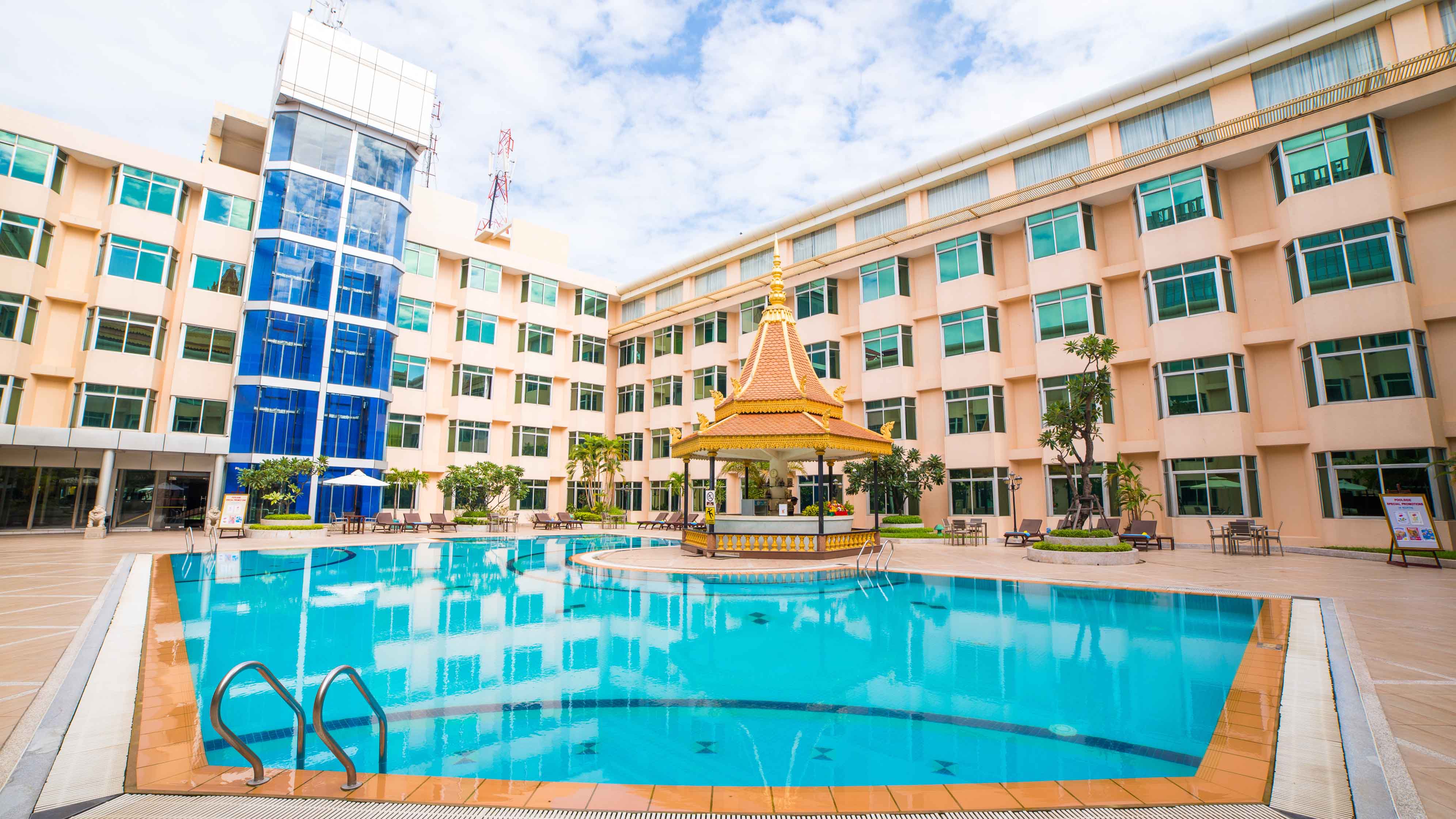 Phnom Penh Hotel 2/75