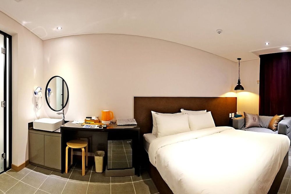 Shinchon Touch Hotel 7/24