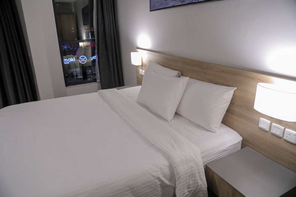 Laten Suites Al Salim Plaza 24/55