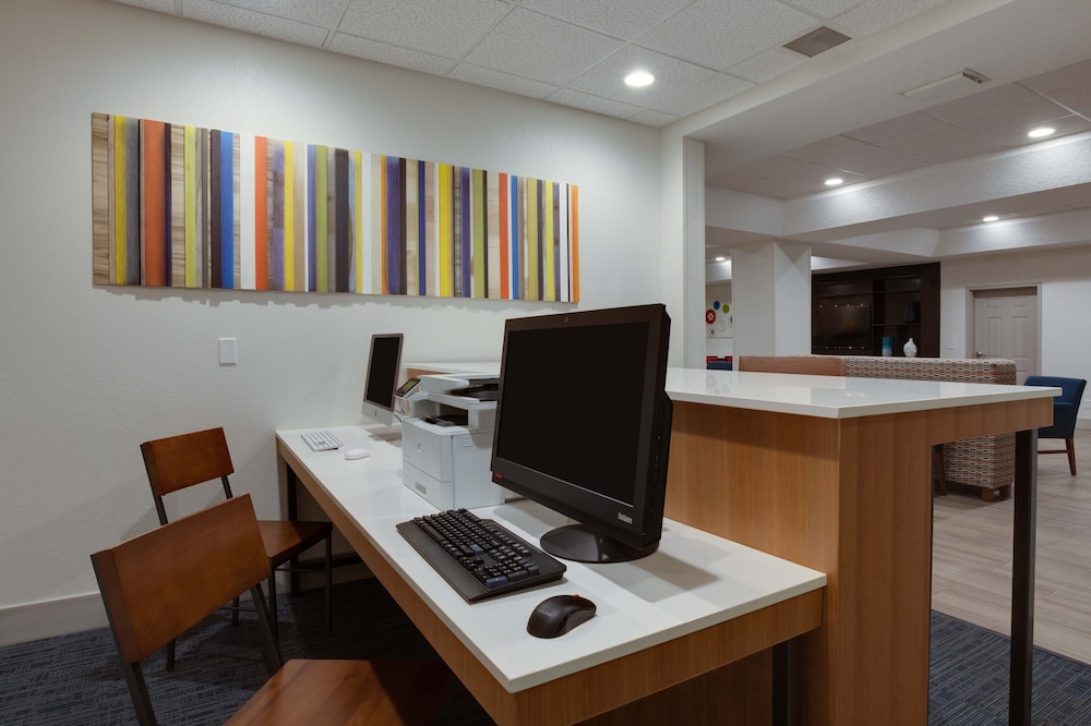 Holiday Inn Express And Suites Orlando International Airport 45/62