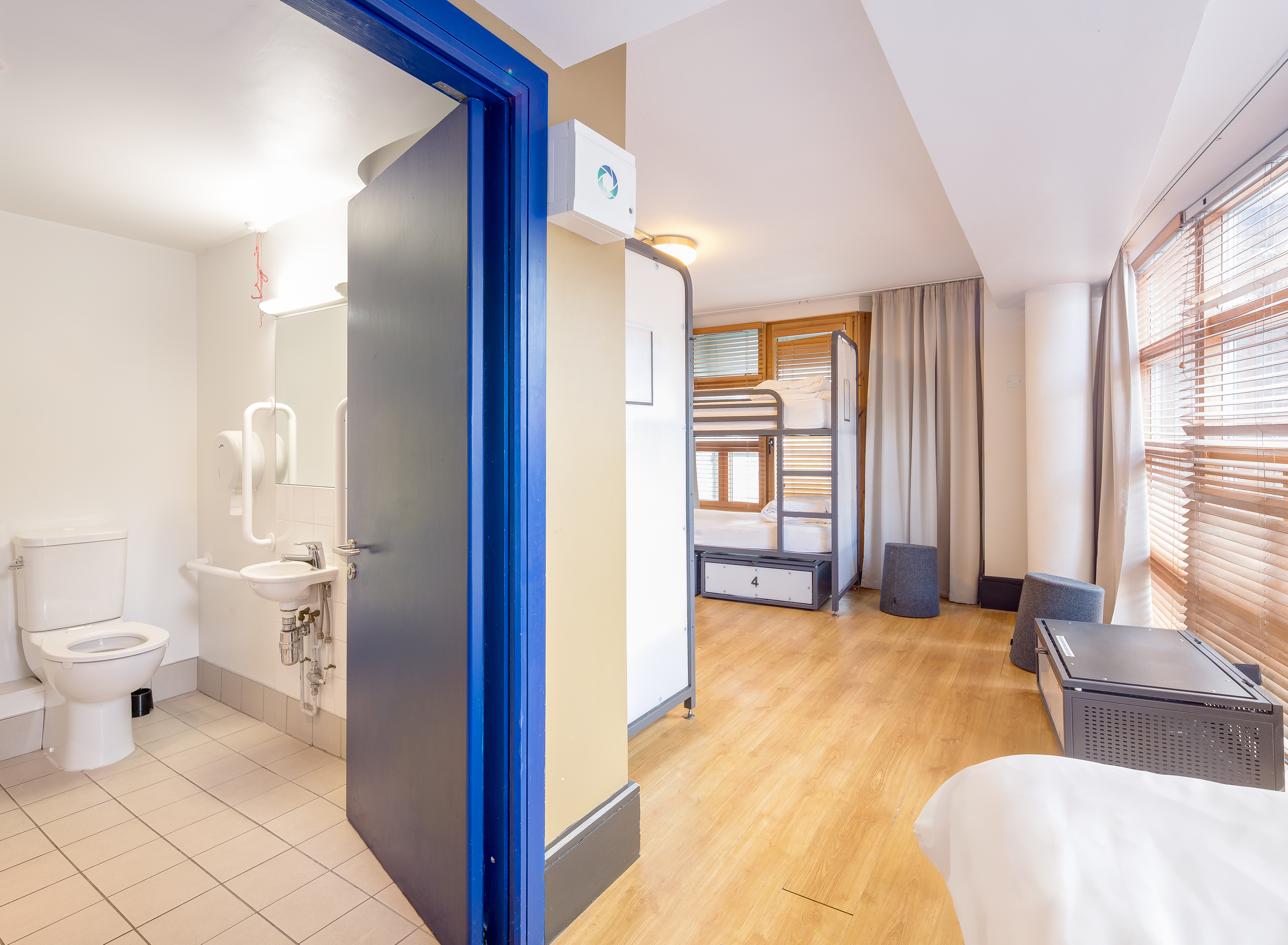 Mixed Dorm, Standard