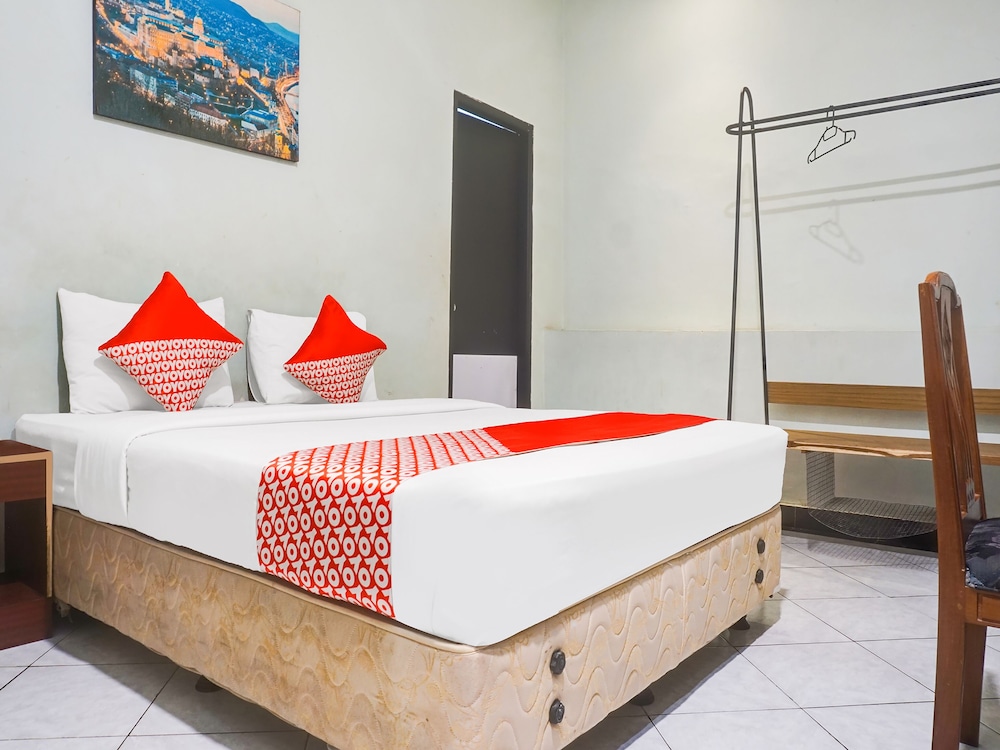 Hotel O Makassar near Mall Panakukkang formerly Sayang Home Stay 17/29