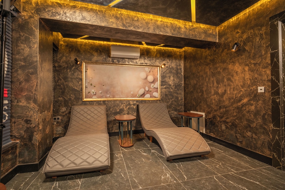 MQ Hotel Suites 37/60