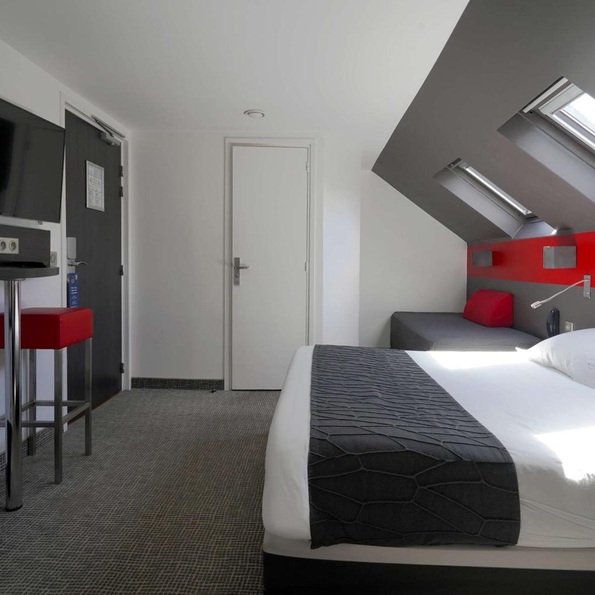 Room, Triple