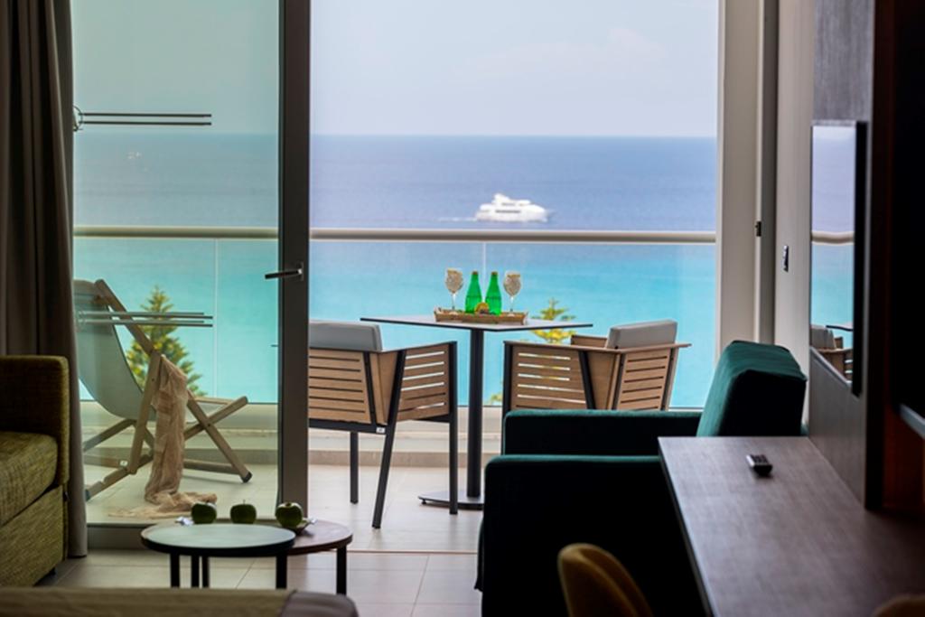 FAMILY, SEA VIEW