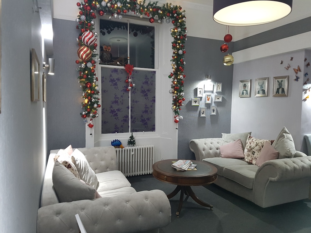 Mcinnes House Hotel 27/35
