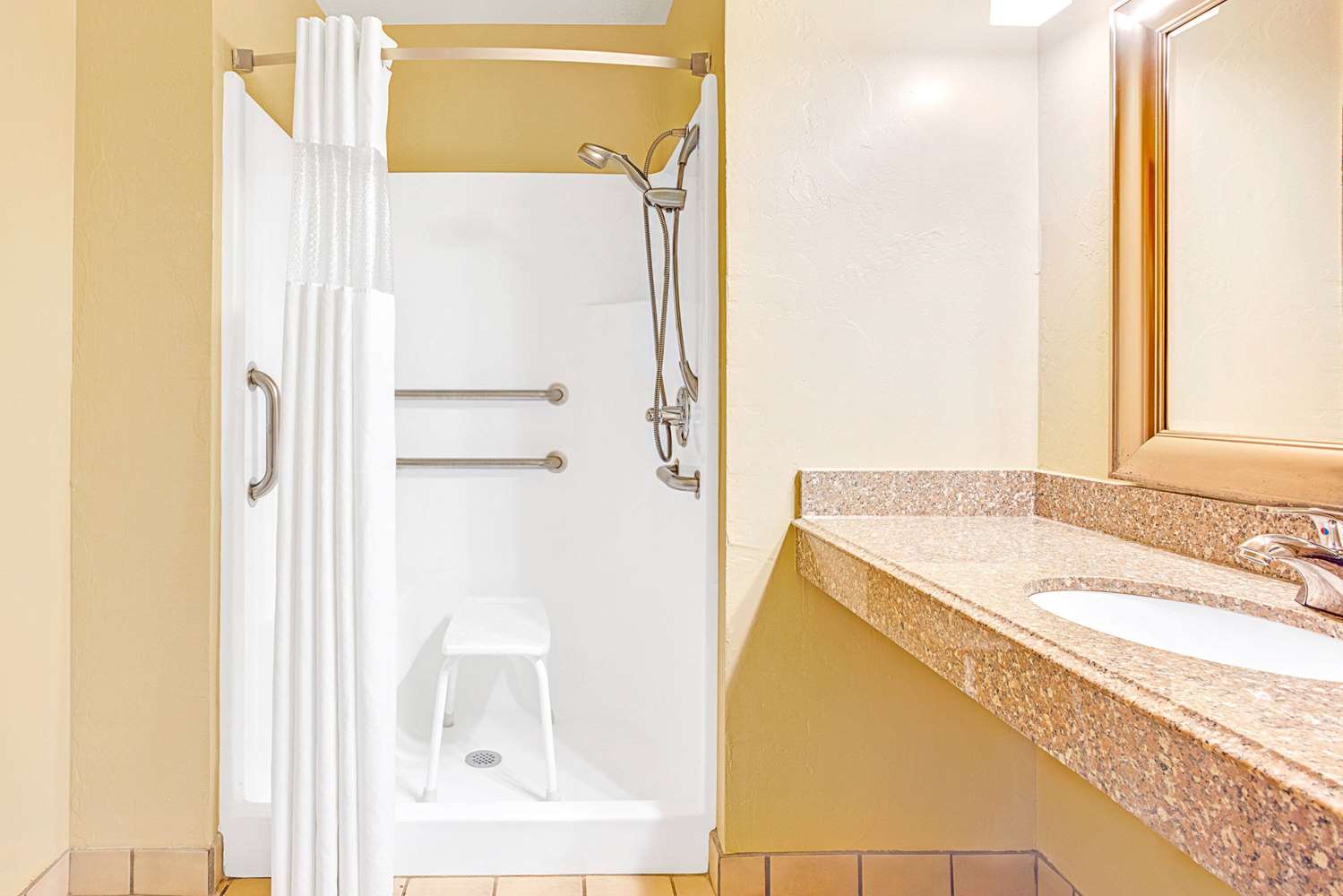 Days Inn By Wyndham Oklahoma City 19/24