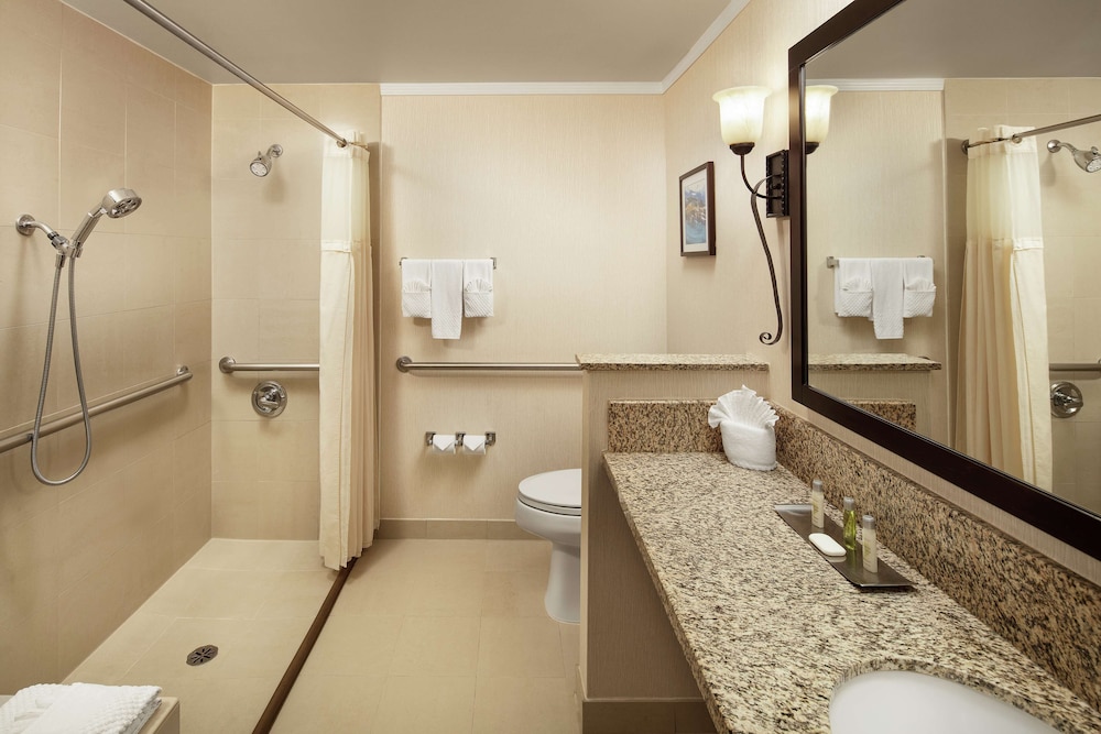 Doubletree By Hilton Claremont 14/58