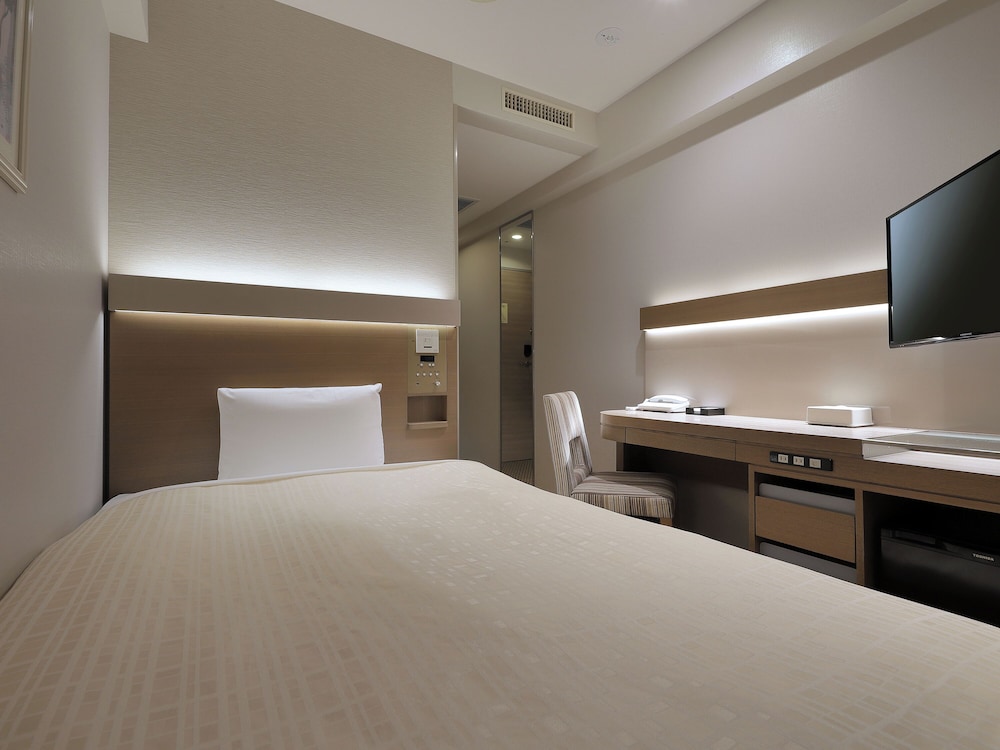 ROOM, SINGLE, SMOKING