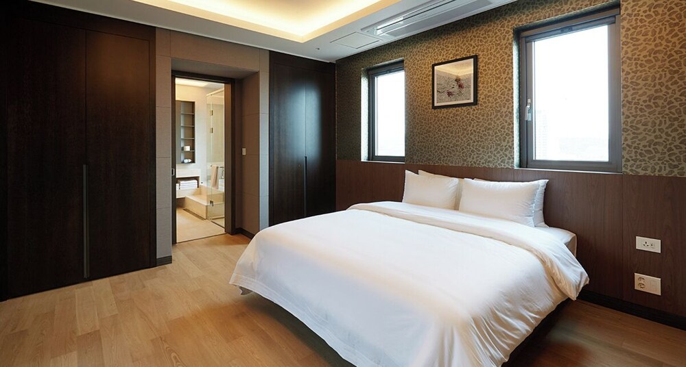 Penthouse, 1 Single and 2 Double Beds