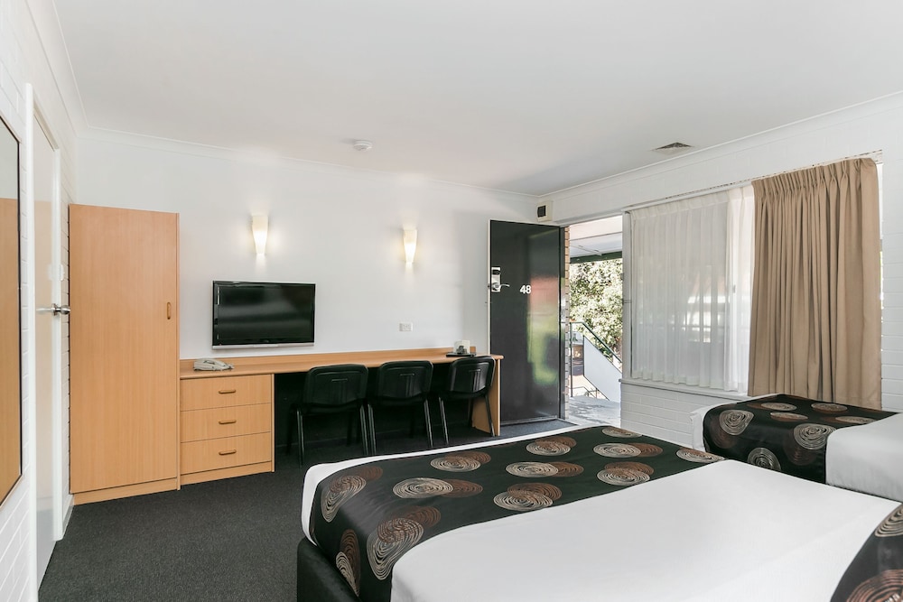 FLAG MOTOR LODGE 27/57