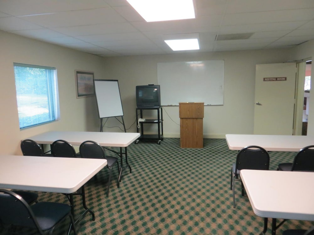 Fairview Inn Suites 23/49