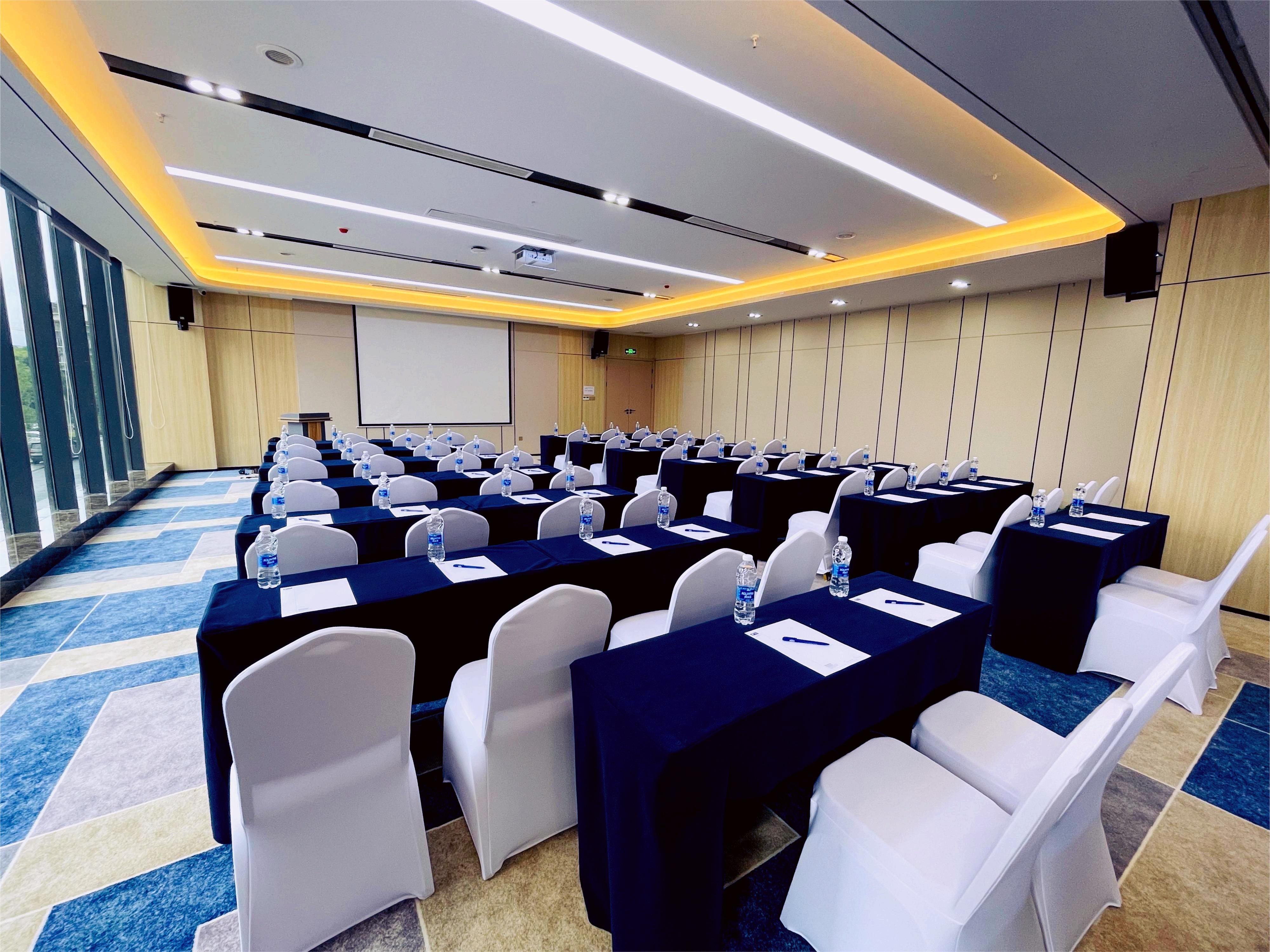 Holiday Inn Express Nanchang Riverside 67/77
