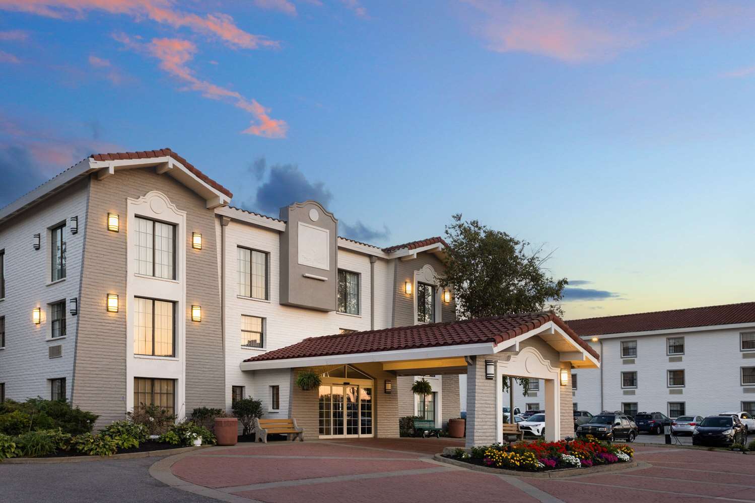La Quinta Inn by Wyndham Pittsburgh Airport 1/36