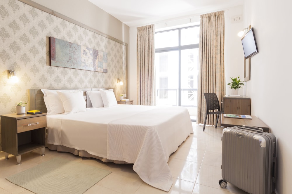 ALEXANDRA HOTEL 24/68