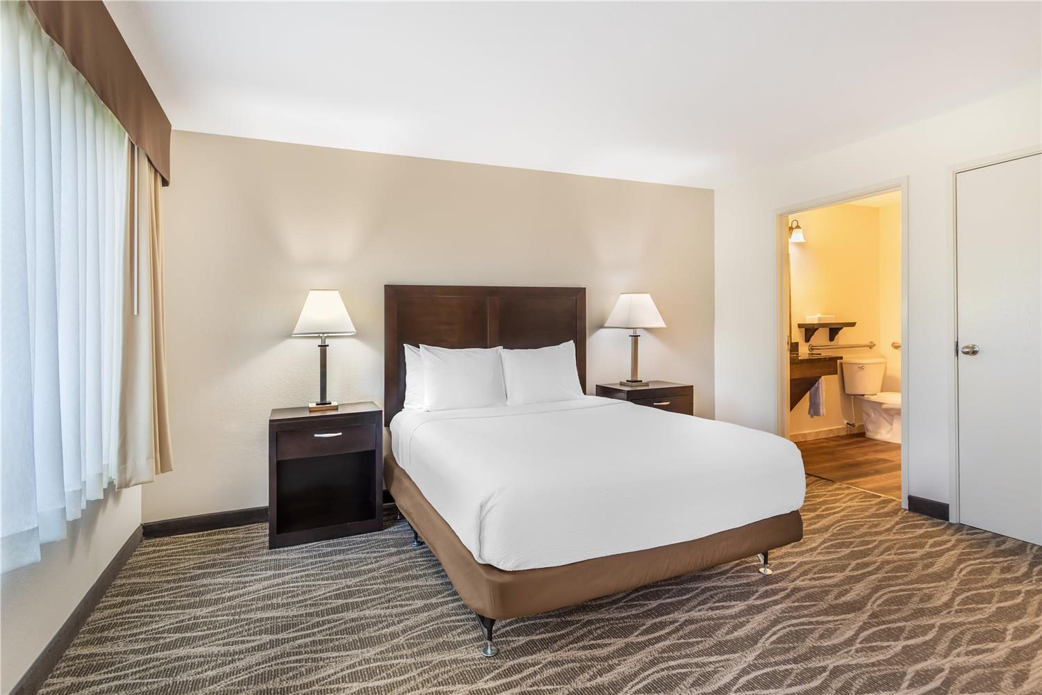 Room, Queen Bed, Sofa, Bathtub, Accessible