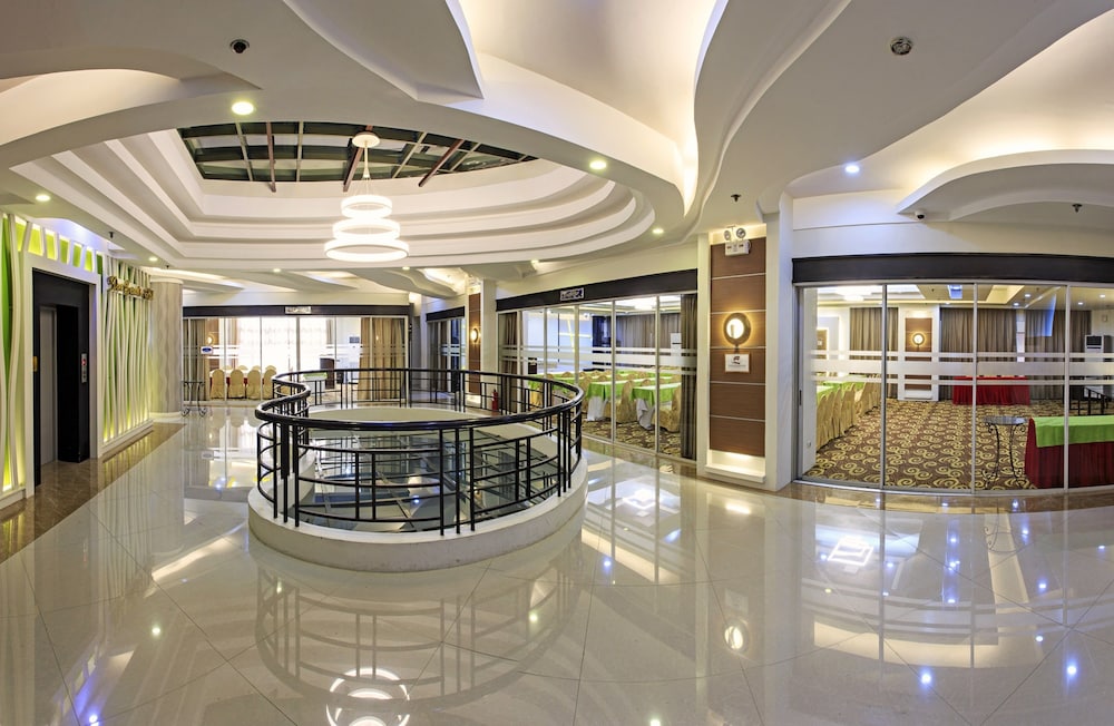 Lobby at Sarrosa International Hotel And Residential Suites, CEBU