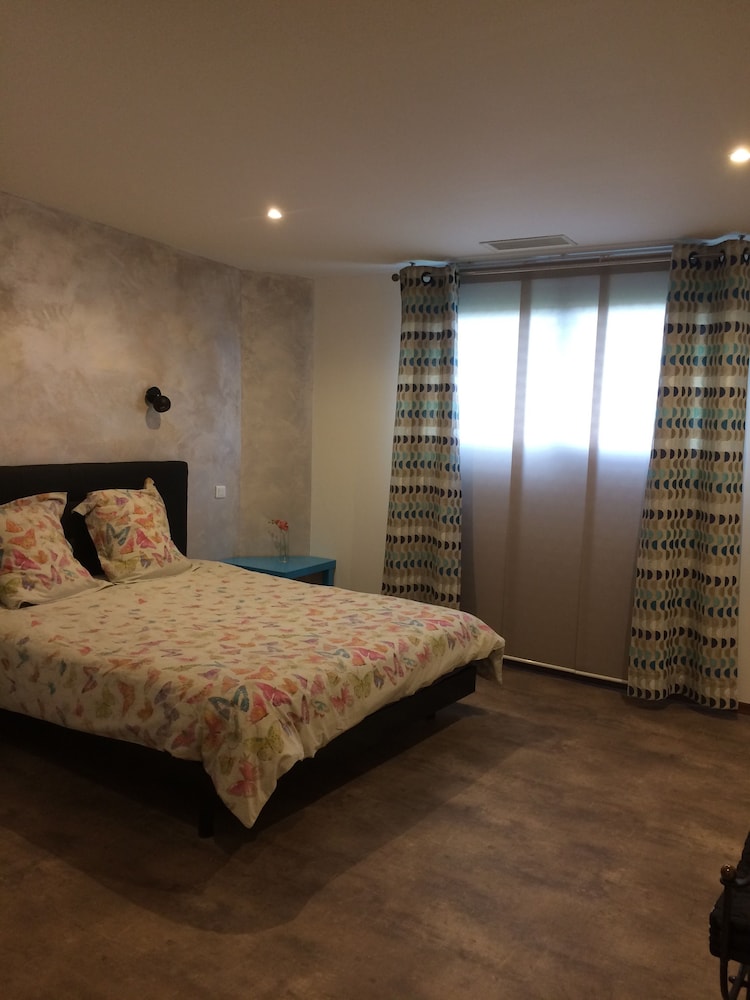 ROOM, DOUBLE BED