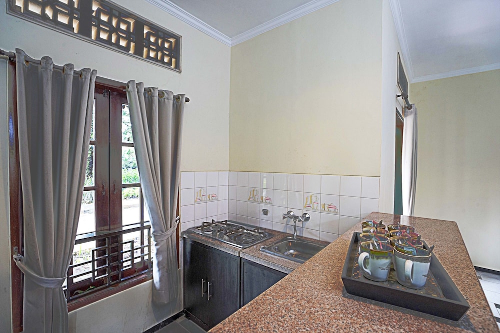 Royal Hotel and Villa Batu 33/61