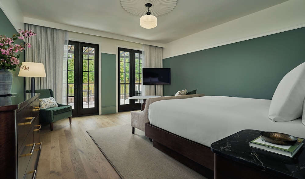 Resort, Deluxe, King Bed
