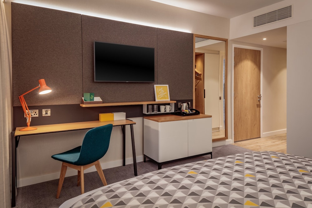 Holiday Inn London - Heathrow Bath Road 27/76