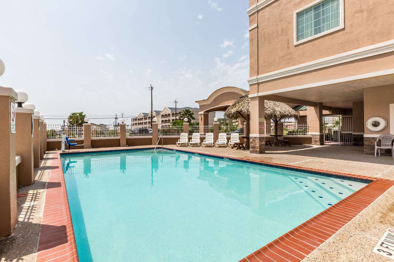 Baymont By Wyndham Galveston 17/30