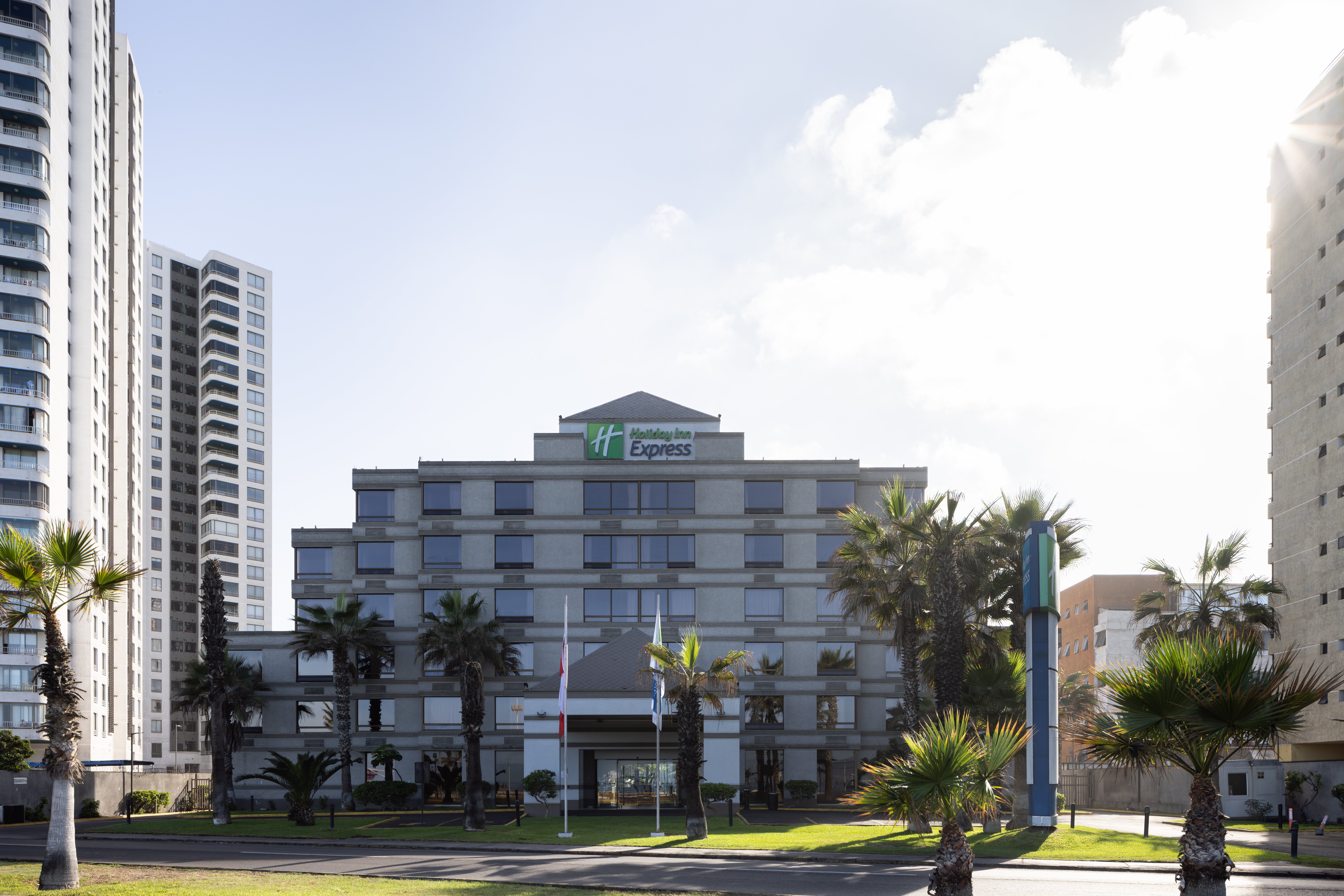 HOLIDAY INN EXPRESS IQUIQUE 69/74